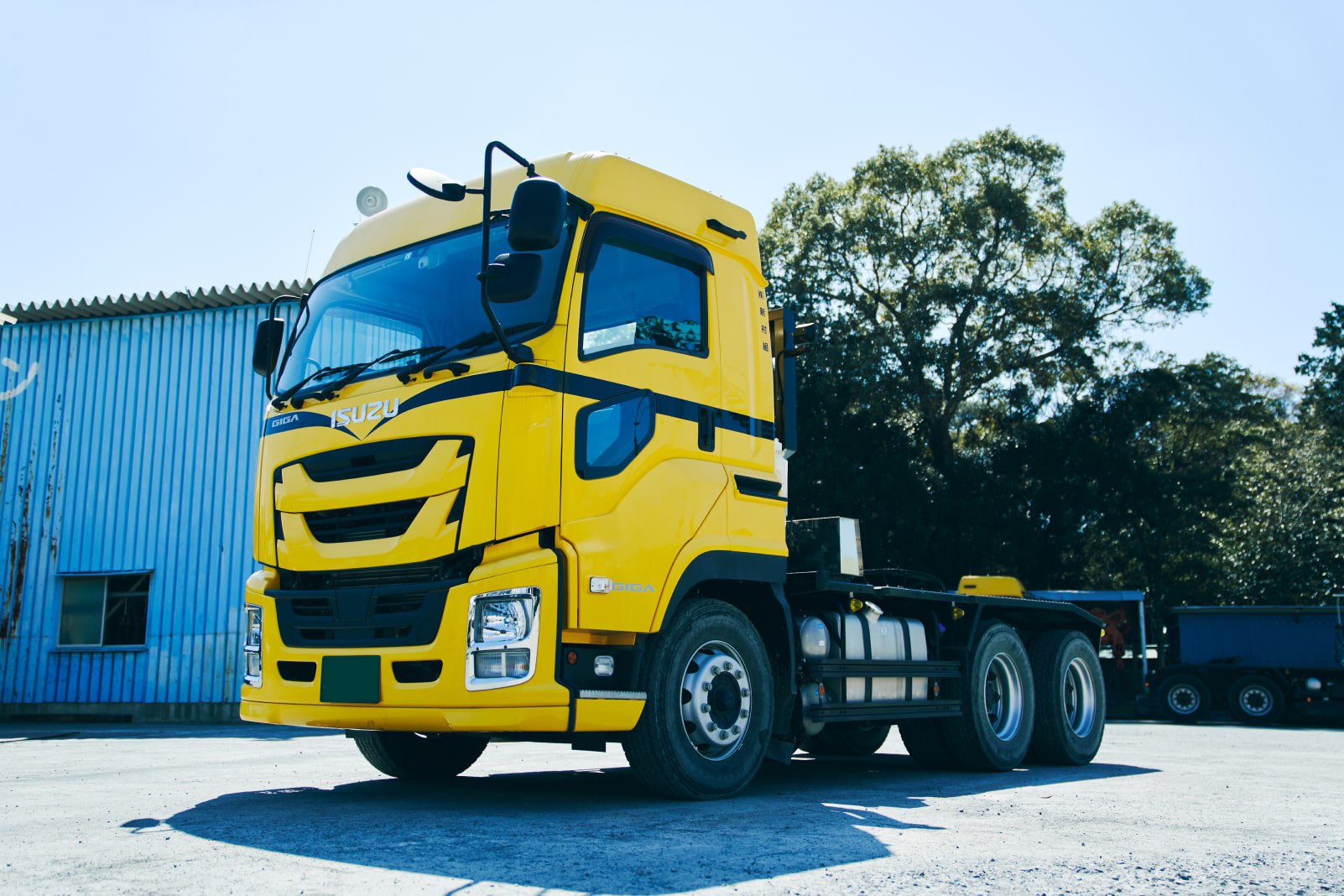 トレーラー・トラック・カーゴクレン付きトラック | 焼津とともに100年